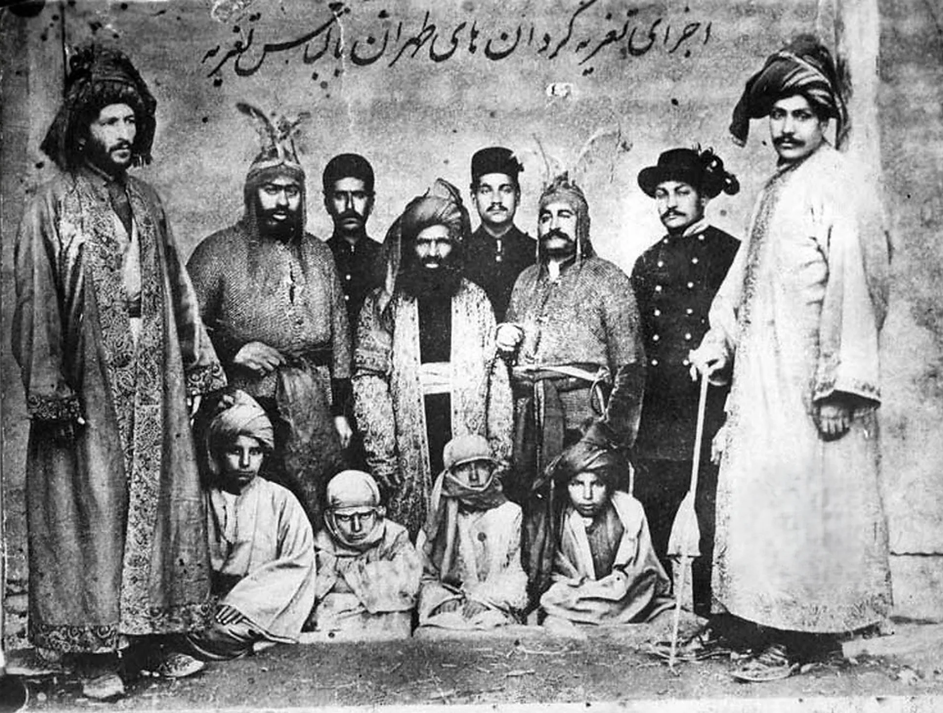 اجرای تعزیه گردان های تهران با لباس تعزیه 